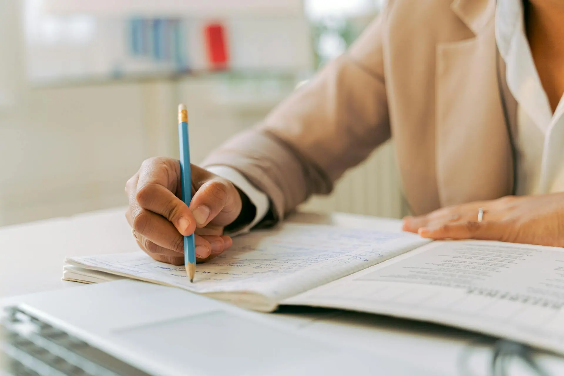 Юридические услуги, адвокат в Изюме, защита, юридическая помощь